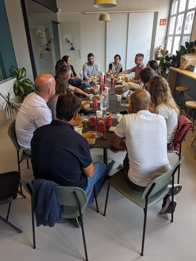 Participantes de Gemba reflexionando sobre aprendizajes